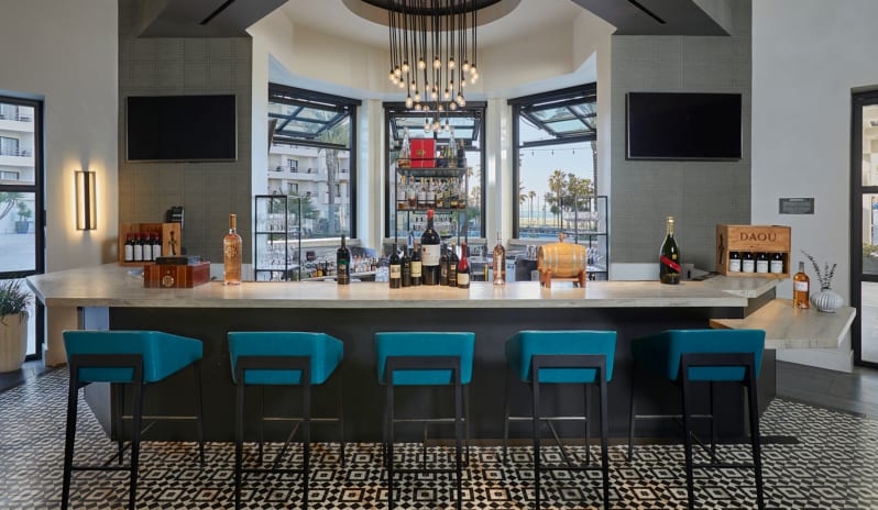 The Waterfront Beach Resort Huntington Beach - Henry's Bar
